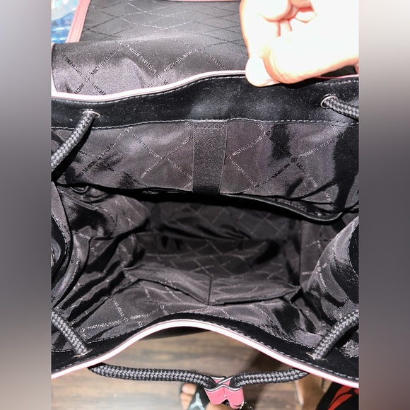 Michael Kor’s Limited Edition Men’s Line Backpack - Picture 2 of 4